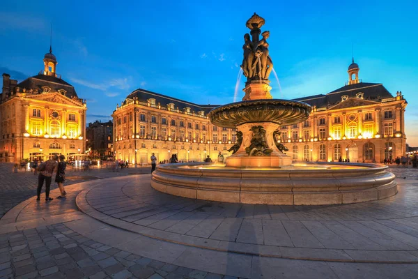 Foco Seletivo Construção Pessoas Gostam Visitar Place Bourse Crepúsculo Place — Fotografia de Stock