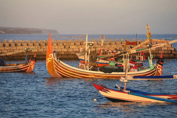 Красочная Деревянная Рыбацкая Лодка Ручной Работы Порту Пляже Джимбаран Бали — стоковое фото