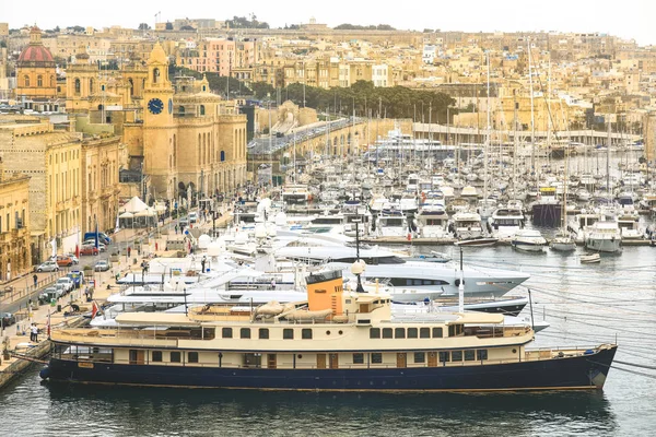 Malta Valletta Kwietnia 2018 Valletta Port Jest Atrakcją Turystyczną Kawiarnie — Zdjęcie stockowe