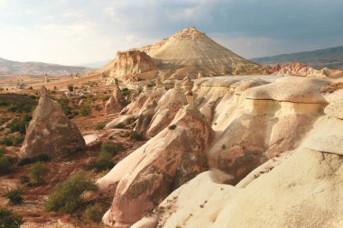 Kapadokya 'nın kumlu dağları olan vadi. Muhteşem manzara..