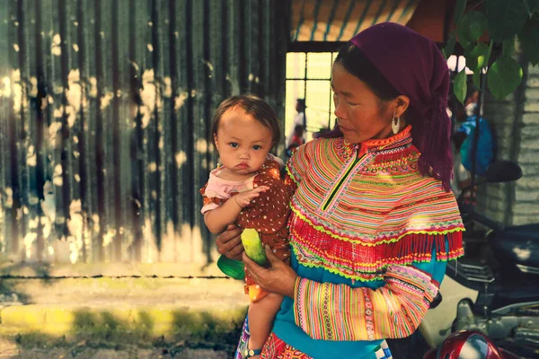 Cang Chai Vietnam July 2019 Hmong Kmen Žena Dítětem Cang — Stock fotografie