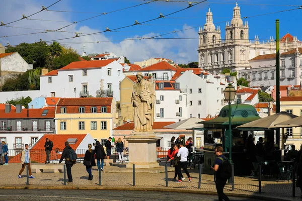 Lisboa Portugal Noviembre 2018 Turistas Visitan Calle Largo Portas Sol — Foto de Stock