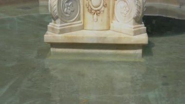 Sokakta güzel bir çeşme