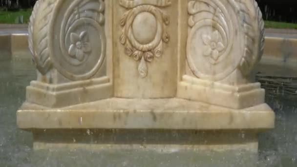 Beautiful fountain in the street — Stock Video
