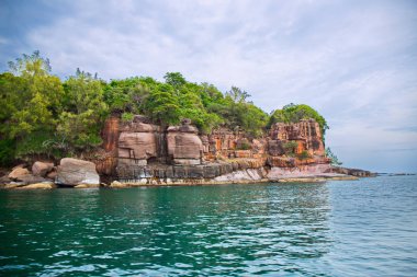 Phu Quoc adaları etrafında doğal kayalar