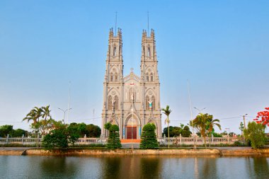 Nghia Hung, Namdinh, Vietnam - 19 Mayıs 2019: Bir flycam büyük bir katedral görünümü. Bu bölgede çok güzel kiliseler var..