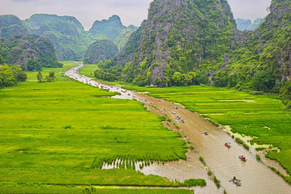 Coc Ninh Binh Єтнам Apr 2017 Туристи Подорожував Потоку Всередині — стокове фото