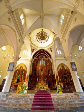 Namdinh, Vietnam - 28 Temmuz 2019: Bao Dap köyü içinde yenilenmiş bir Katolik kilisesinin içi. Bu çok el sanatları ve Katolik kiliseleri için ünlü bir yerdir.