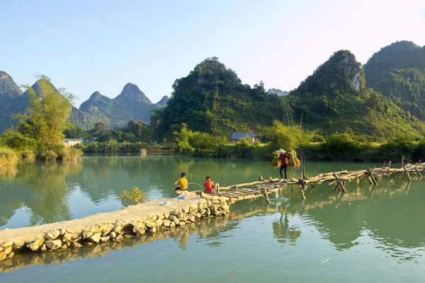 Phong Nam Caobang Vietnam September 2019 Local Farmer Carying Rice — Stock Photo, Image