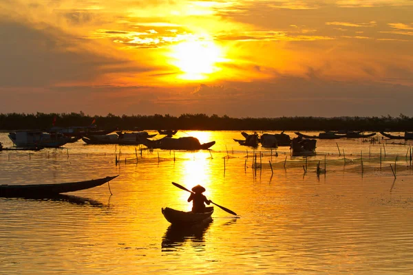 Salida Del Sol Sobre Laguna Quang Loi Ciudad Hue Vietnam —  Fotos de Stock