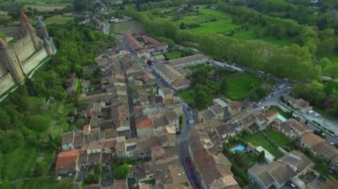 Eski bir kalesi ve Carcassonne Şatosu 14 ile Orta Çağ Avrupa şehrine bakan uçuş
