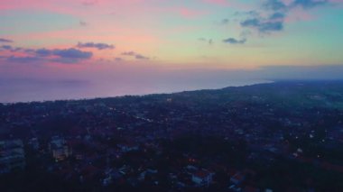 Hint Okyanusu 19 'daki Bali şehrine bakan uçuş.