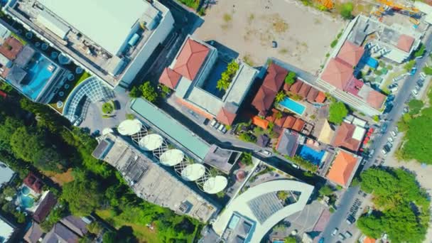 Vuelo con vistas a la ciudad de Bali en el Océano Índico 42 — Vídeo de stock