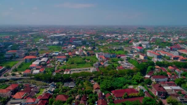 Voo com vista para a cidade de Bali no Oceano Índico 36 — Vídeo de Stock