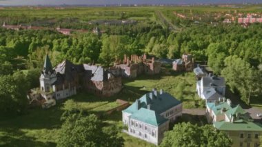 St. Petersburg 13 'ün banliyölerindeki şehir manzarası