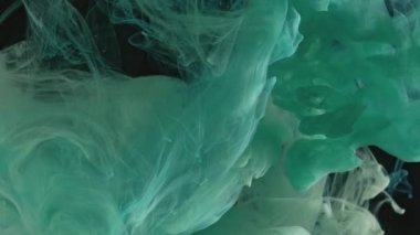 Boya sıvıları Stüdyo 26 'da suyun altında çekiliyor.