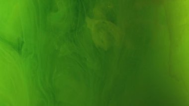 Stüdyo 31 'de boya sıvıları su altında çekiliyor.