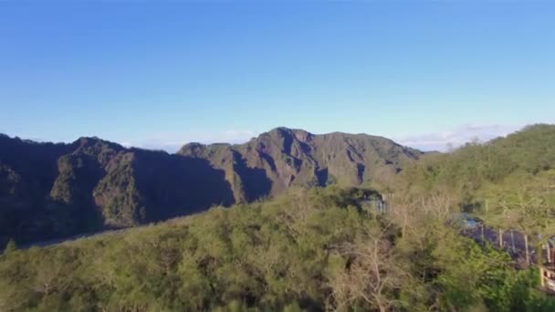 Vlucht over Napels Italië aan zee en aan de voet van de vulkaan 11 — Stockvideo