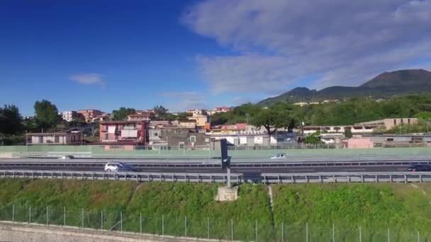 Flug über Neapel Italien am Meer und am Fuße des Vulkans 4 — Stockvideo