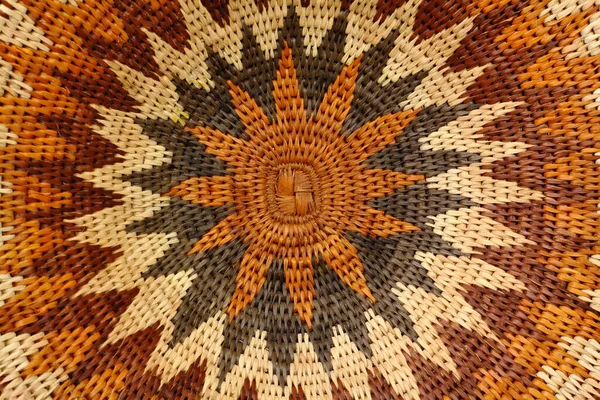 Korb mit afrikanischem Brauntoenen 'de toplanın