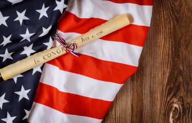 Bağımsızlık Bildirgesi 4 Temmuz Parşömen rulosu belgesi Amerika bayrağı..