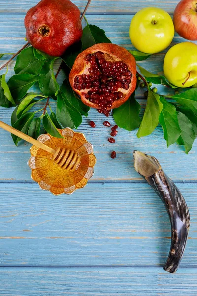 Granaatappel Appels Honing Voor Rosh Hashanah Yom Kippur Met Hoorn — Stockfoto