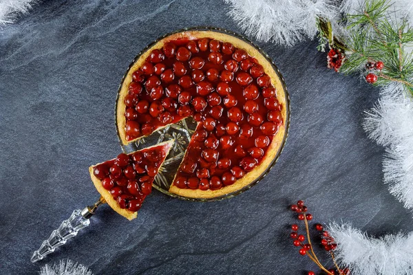 Stück Kirschkäsekuchen Auf Kuchenschaufel Weihnachtszufriedenheit — Stockfoto