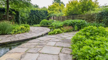 Bahçe tasarım su elemanları ile