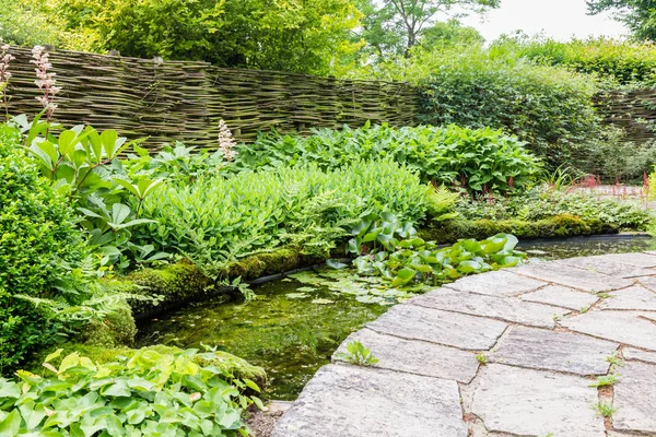 Bahçe tasarım su elemanları ile