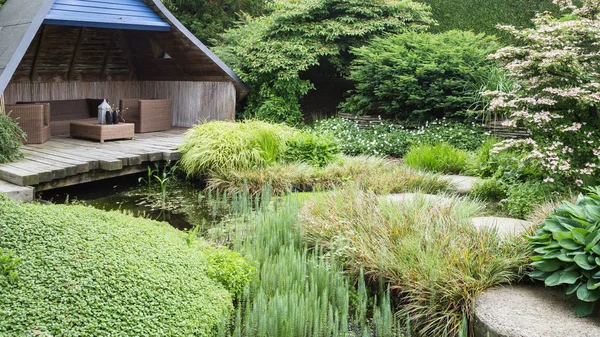 Meditasyon Bahçe çatı ile 