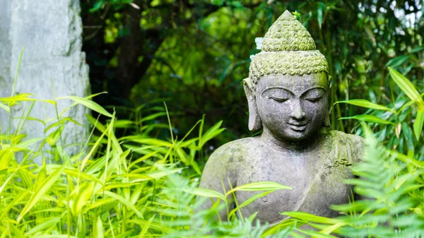 Ovegrown Buda Bahçe heykel