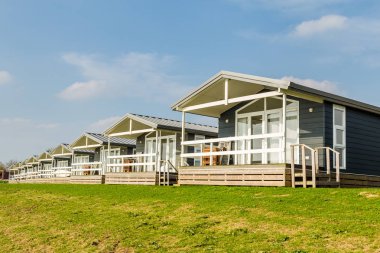 Modern ahşap tatil evleri