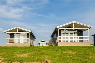 Modern ahşap tatil evleri