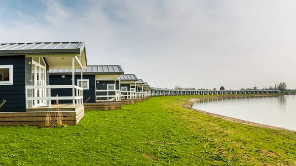 Modern ahşap tatil evleri