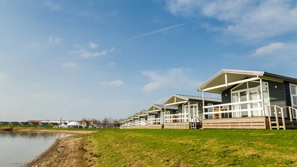 Casas de vacaciones modernas de madera — Foto de Stock