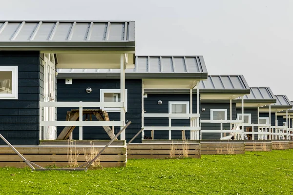 Modern ahşap tatil evleri