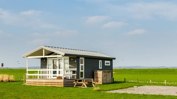 Moderne houten vakantiehuizen — Stockfoto