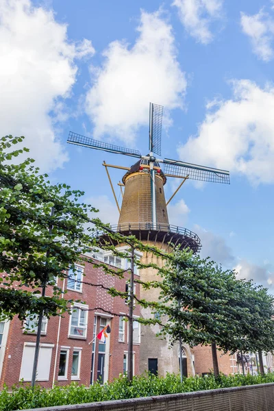 Molino de viento en Dordrecht, Netehrlands — Foto de Stock