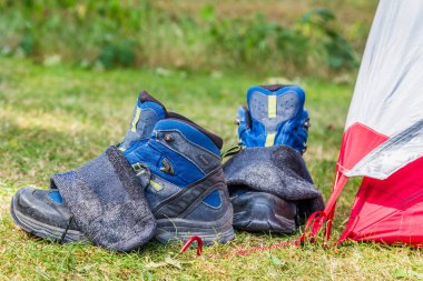 Bir çadır Boots yürüyüş