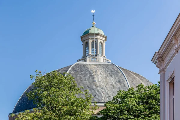 オランダのアーネムのドーム型の教会 — ストック写真