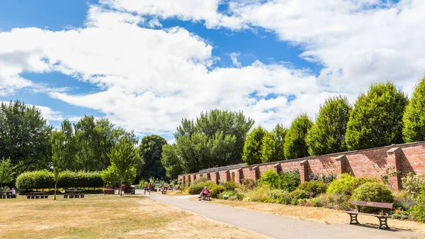 Tribute Park und taff River, cardiff, wales, uk — Stockfoto