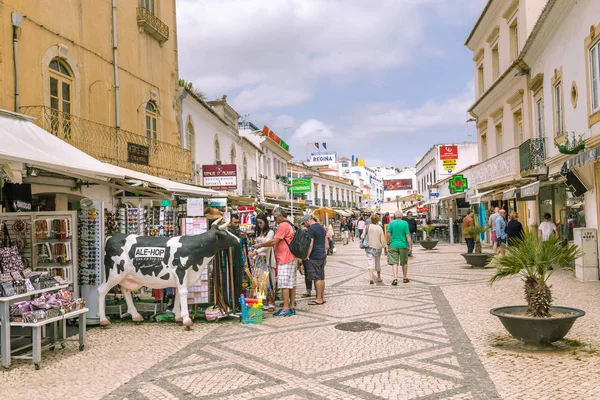 Albufeira, portugal - 21. april 2017: street view albufeira in — Stockfoto