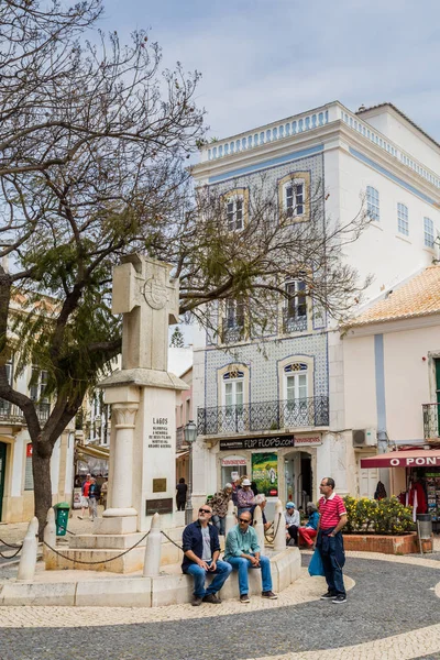 Λάγκος, Πορτογαλία - Απριλίου 22, 2017: Street view Λάγος της το φύκι — Φωτογραφία Αρχείου