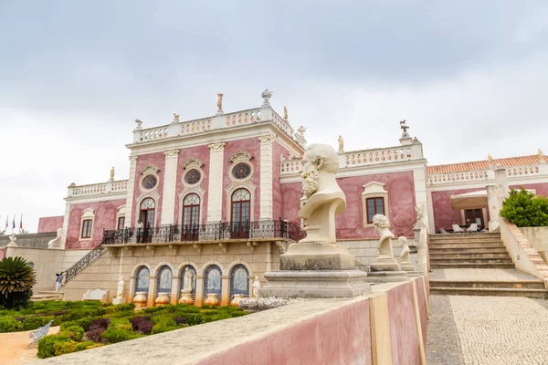 Estoi, Portugal - 24 de abril de 2017: Palacio y jardín de Estoi Estoi — Foto de Stock