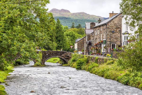 Beddgelert stad in Snowdonia Np, Wales, Verenigd Koninkrijk — Stockfoto