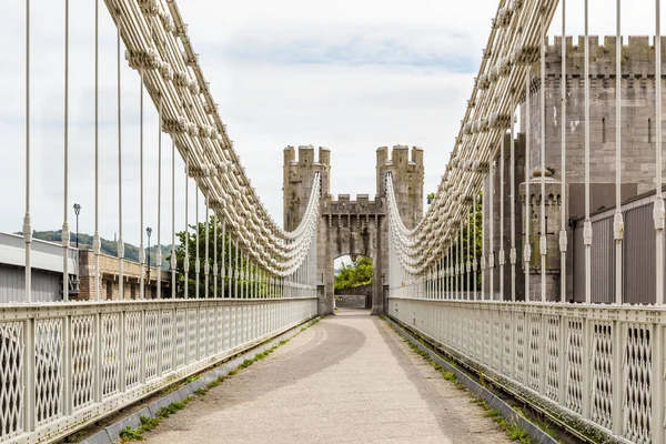 Conwy Castle and Conwy Suspension Bridge, País de Gales — Fotografia de Stock