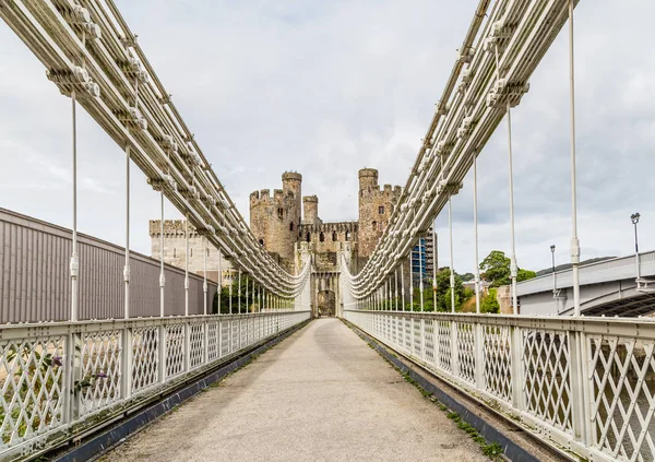Замок Конви и подвесной мост Конви, Уэльс, Великобритания — стоковое фото