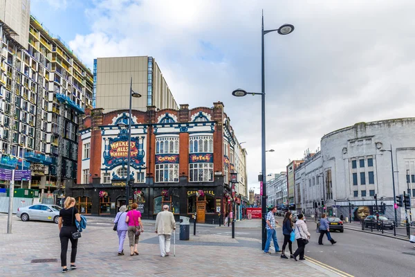 Straßenansicht Crown Hotel in Liverpool, Großbritannien — Stockfoto