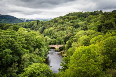 River Dee Wales, İngiltere'de manzara