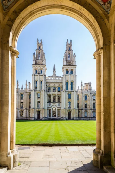 Oxford, İngiltere'de üniversite
